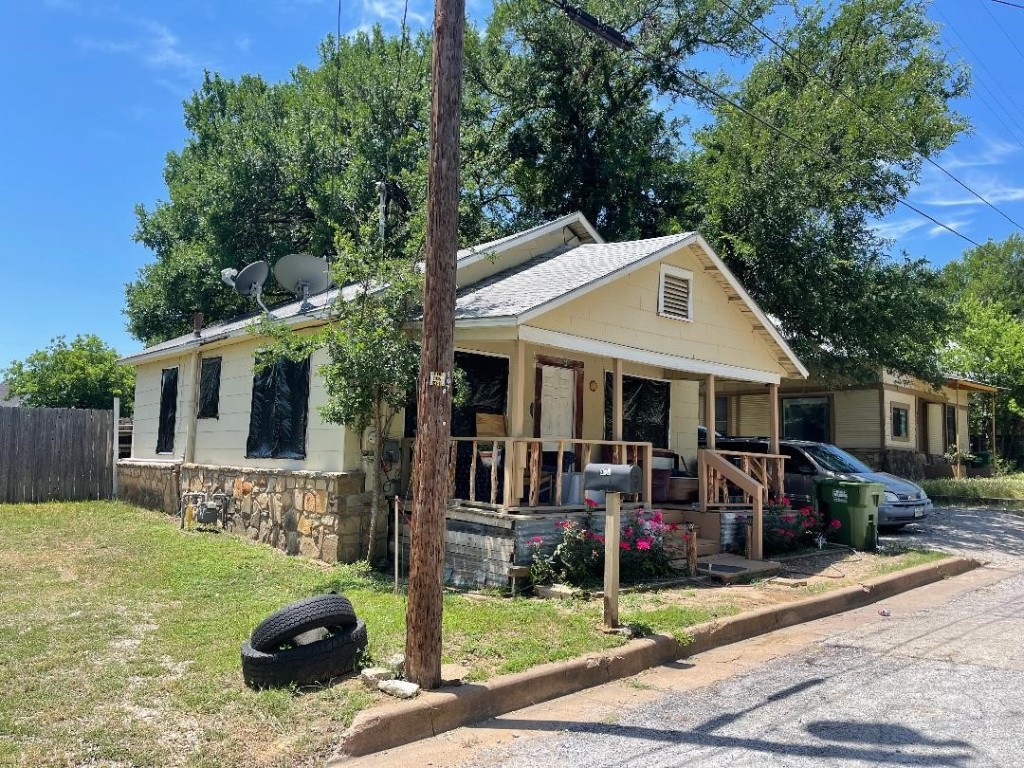 607 NW 4th Street Mineral Wells TX 76067