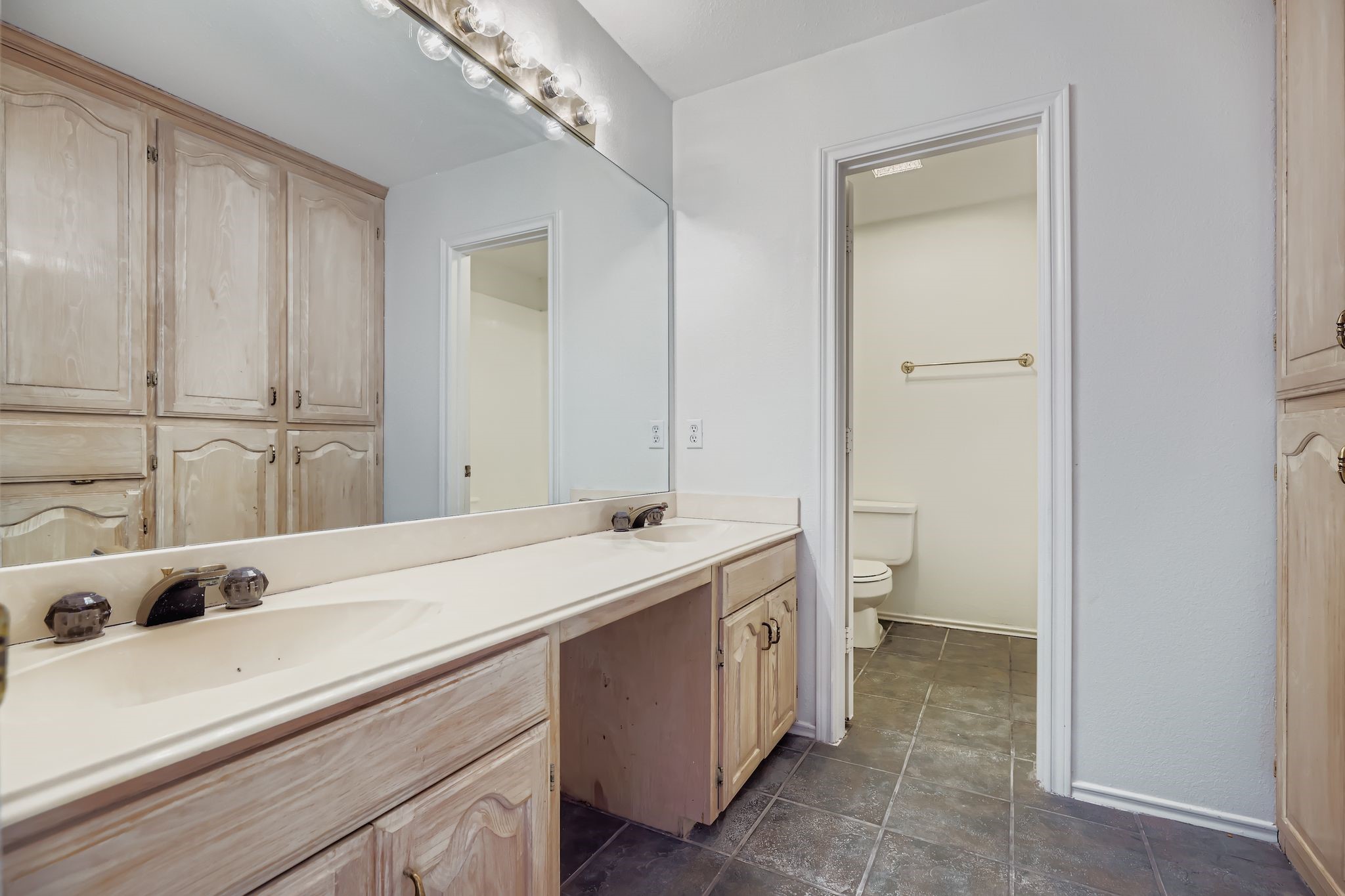 2210 Club Creek Circle Garland TX 75043