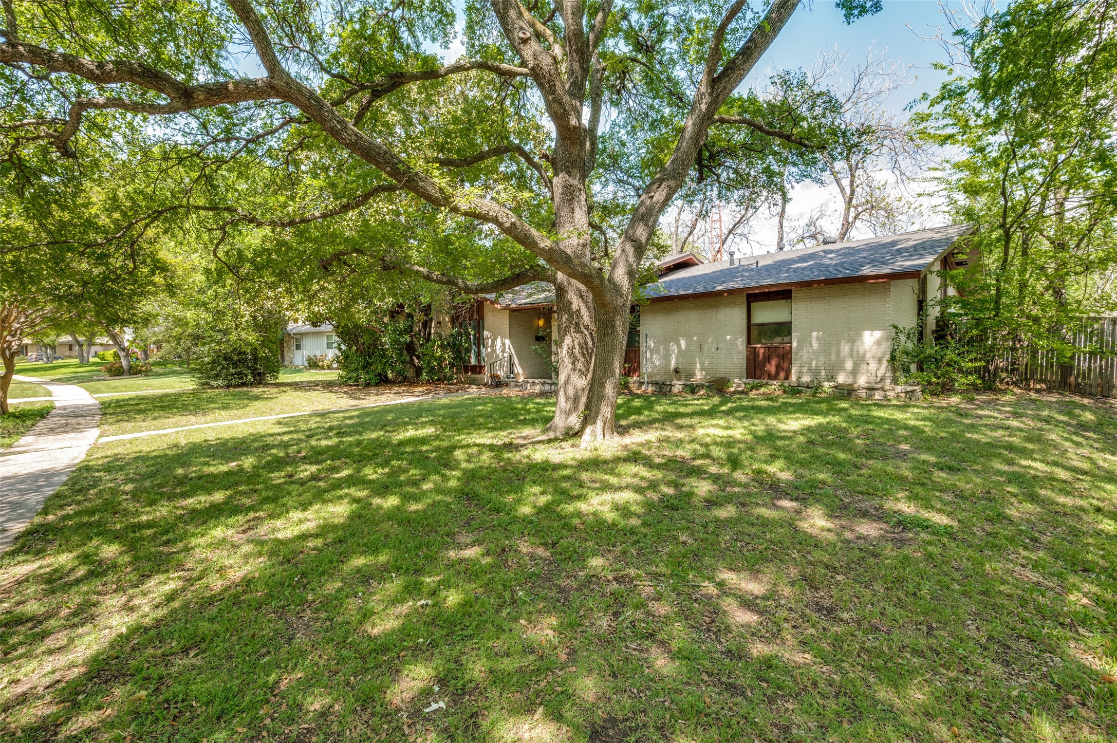 3949 Royal Palms Court Dallas TX 75244