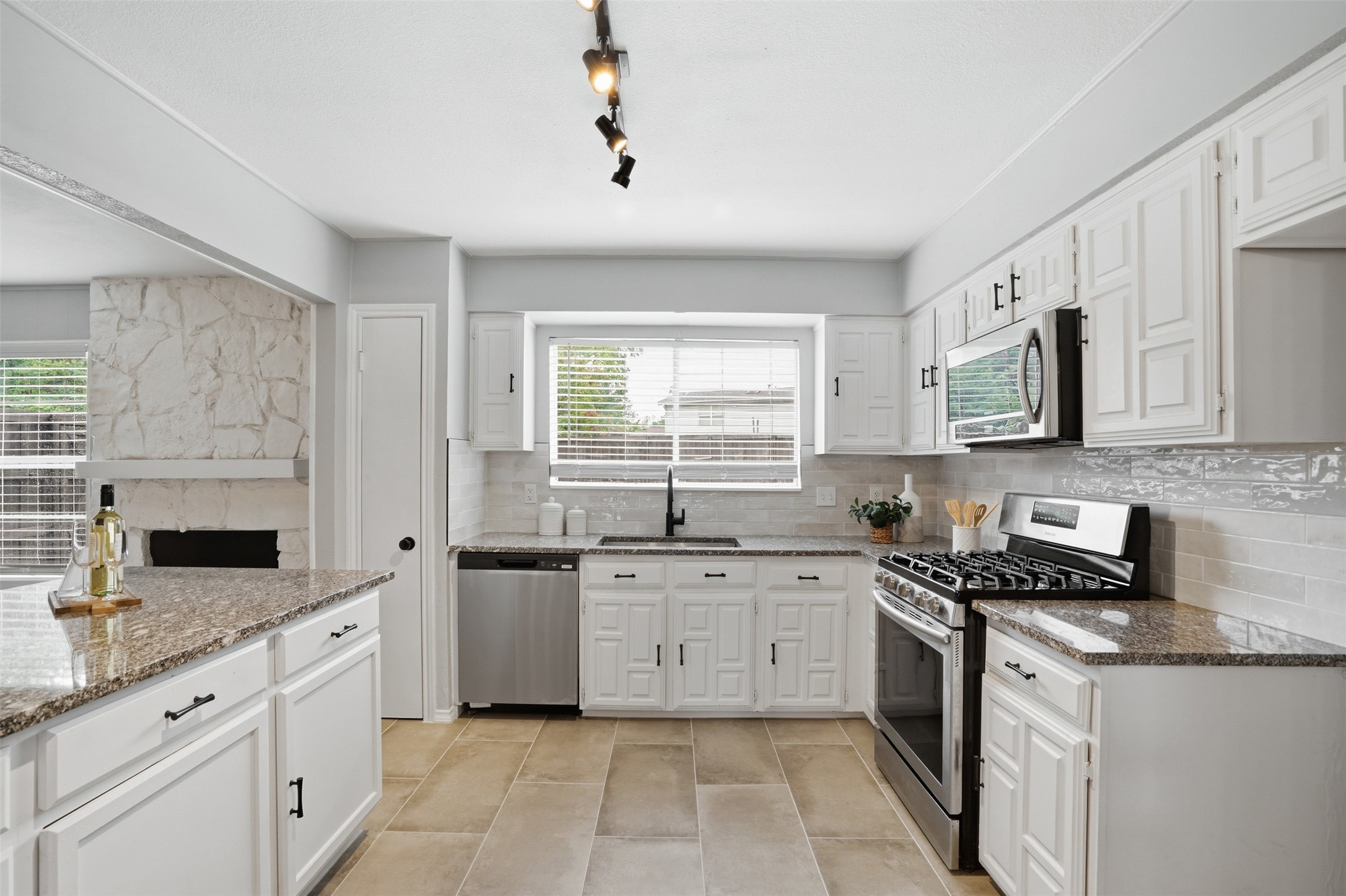 5017 Roundtable Lane Garland TX 75044