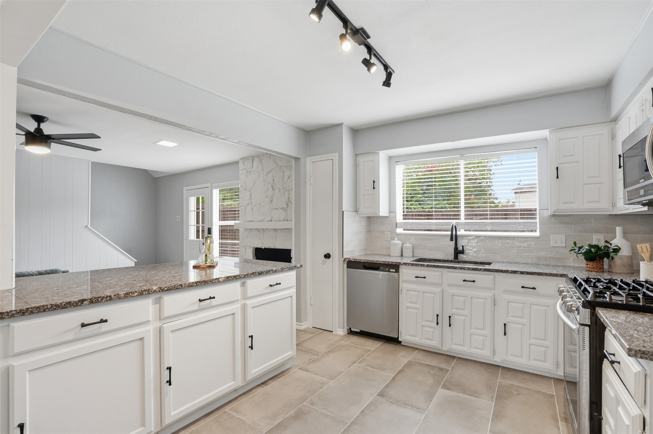 5017 Roundtable Lane Garland TX 75044