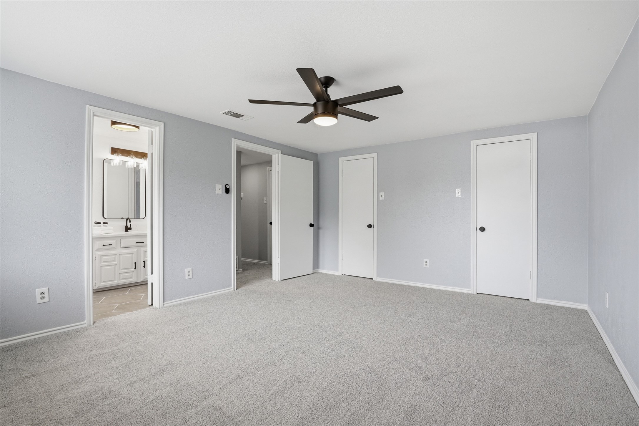 5017 Roundtable Lane Garland TX 75044