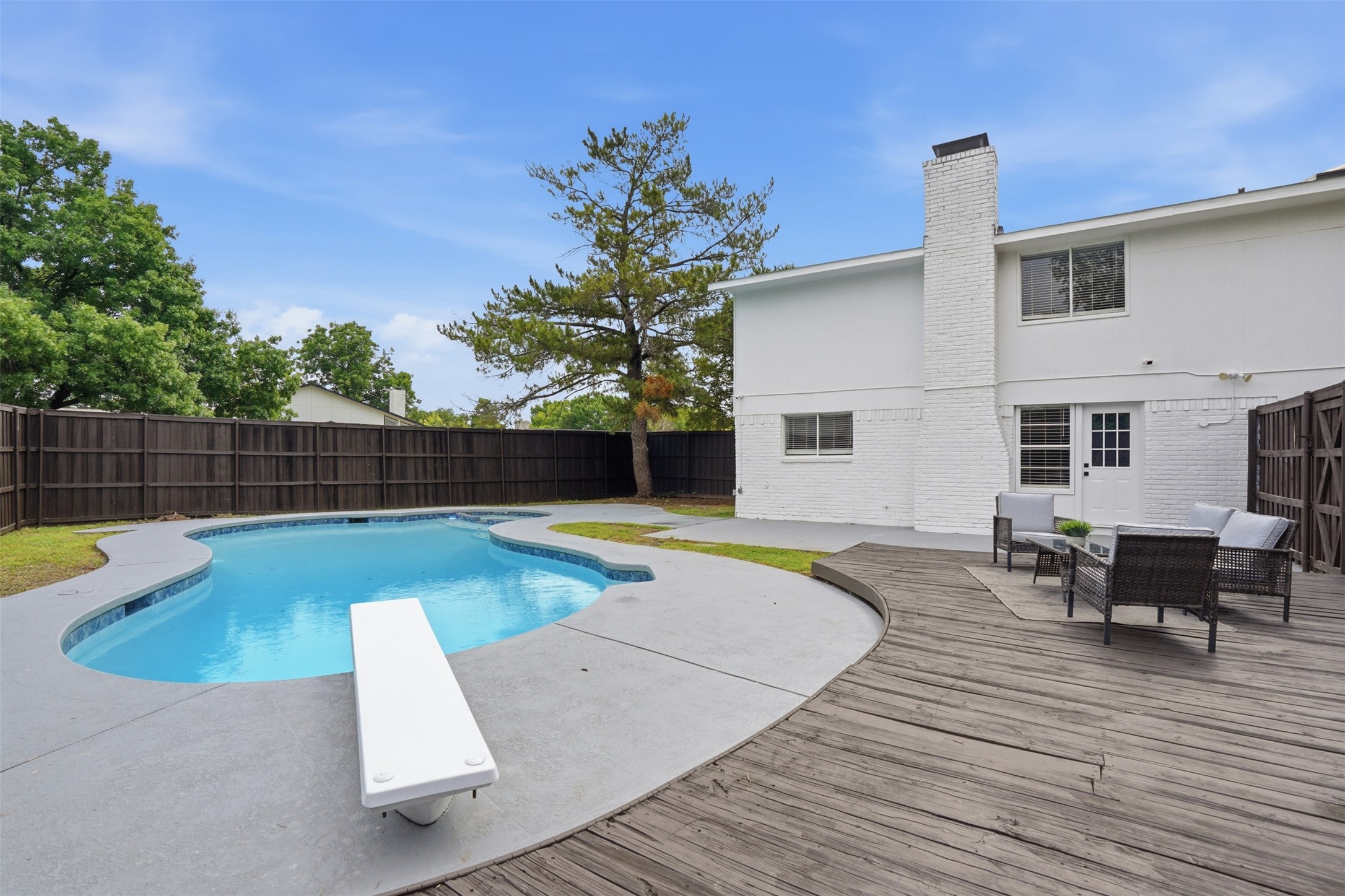 5017 Roundtable Lane Garland TX 75044