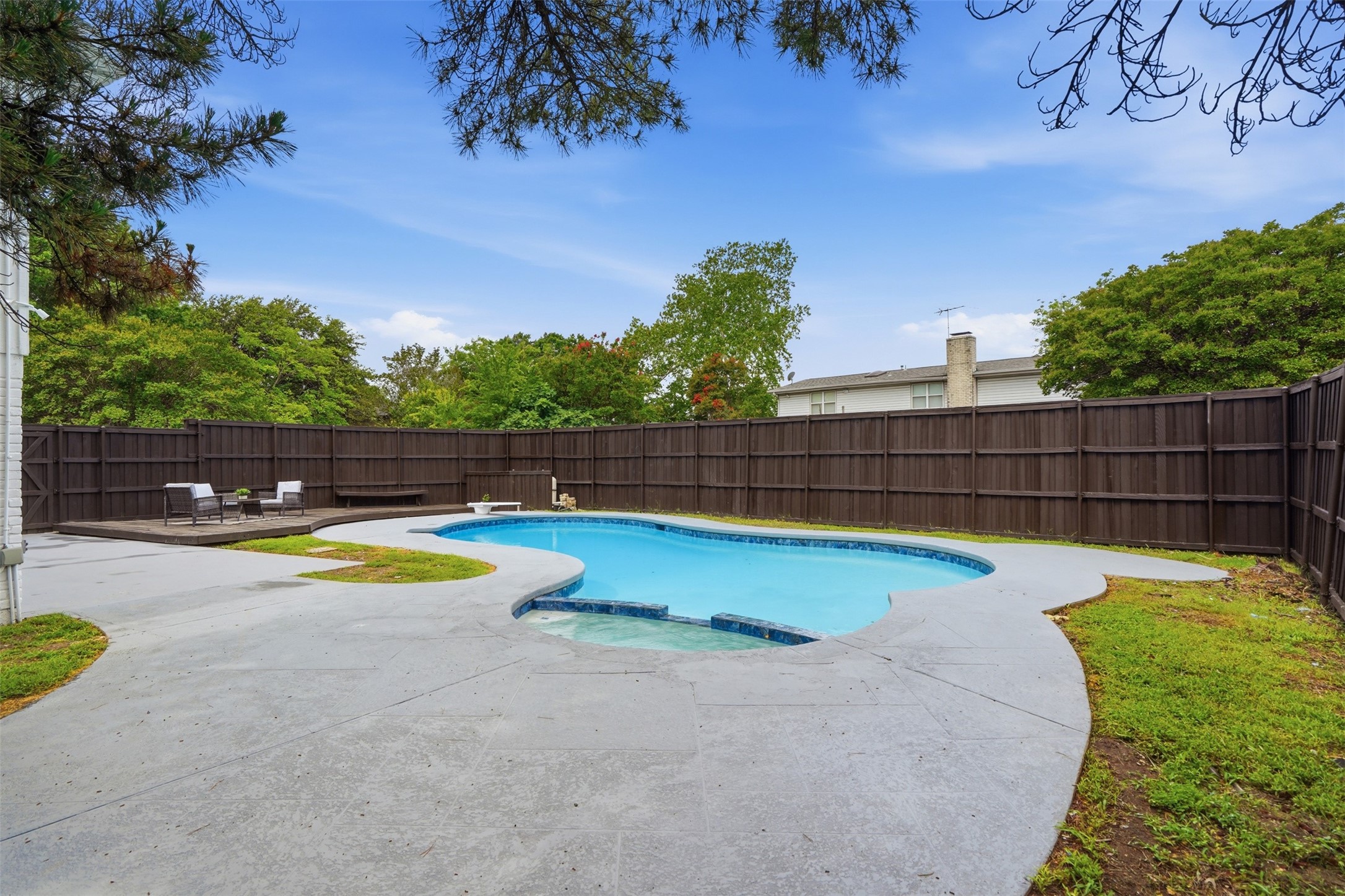 5017 Roundtable Lane Garland TX 75044