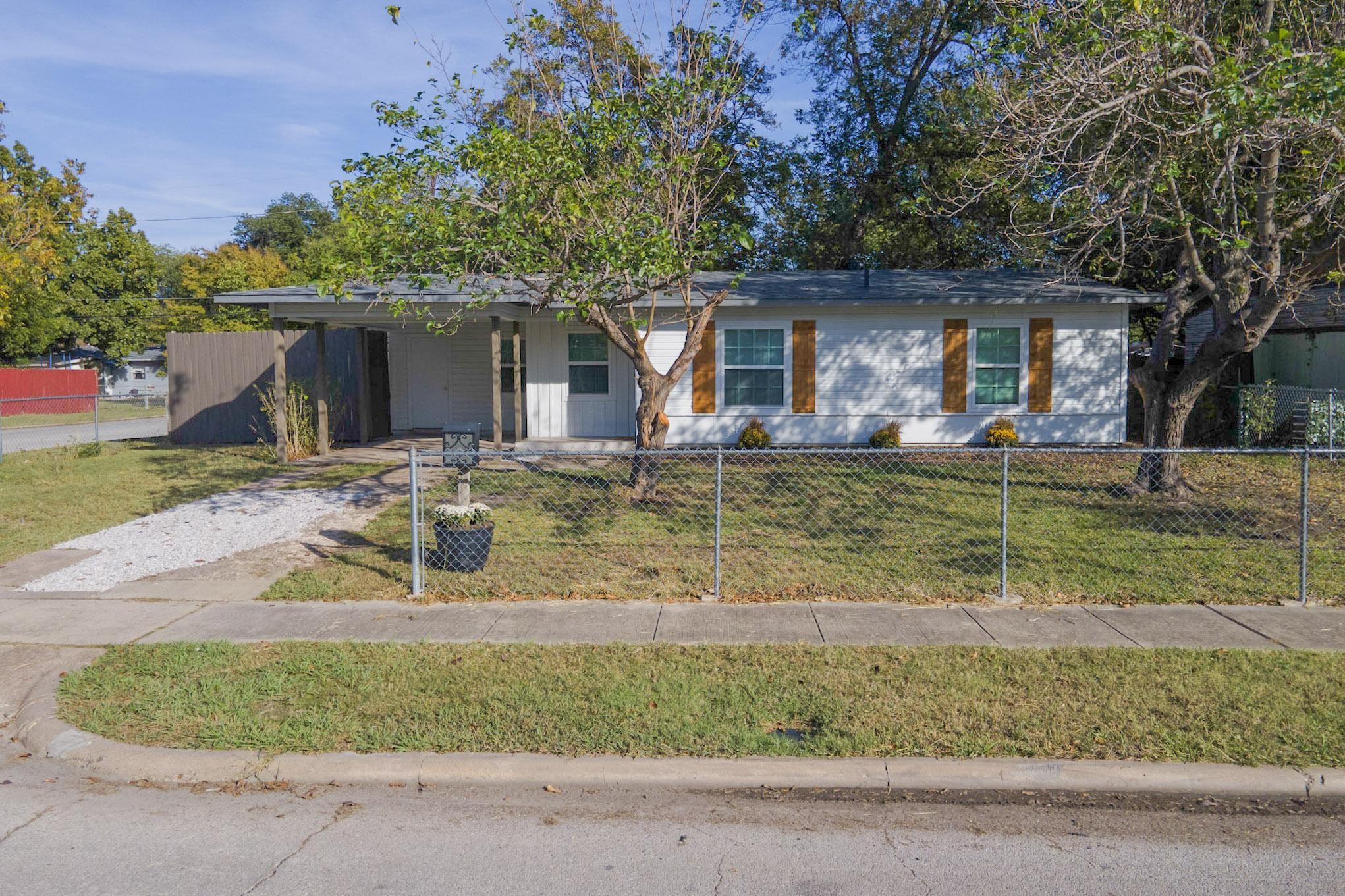 1001 Shawnee Trace Grand Prairie TX 75051
