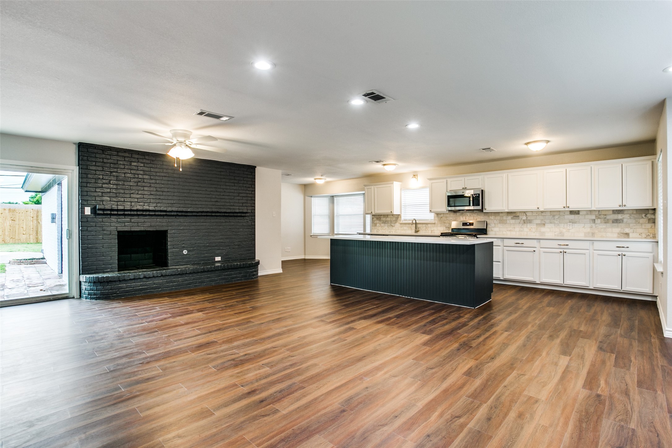 773 Oakwood Avenue Hurst TX 76053
