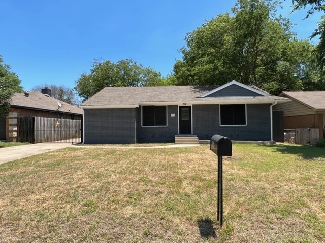 936 Yale Street River Oaks TX 76114