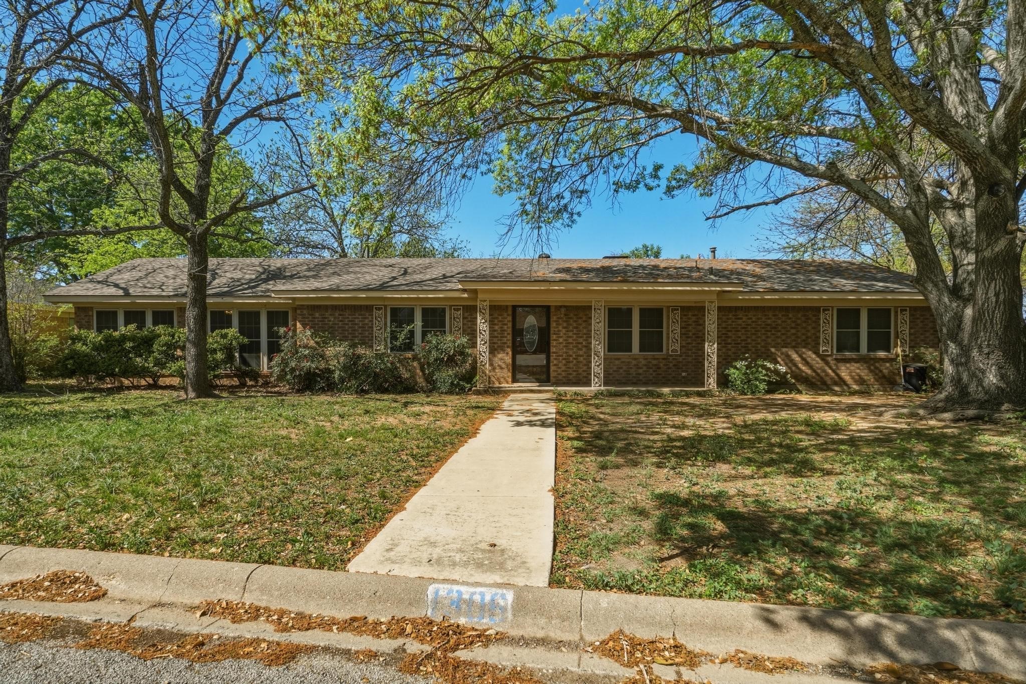 1306 Westhill Lane Coleman TX 76834