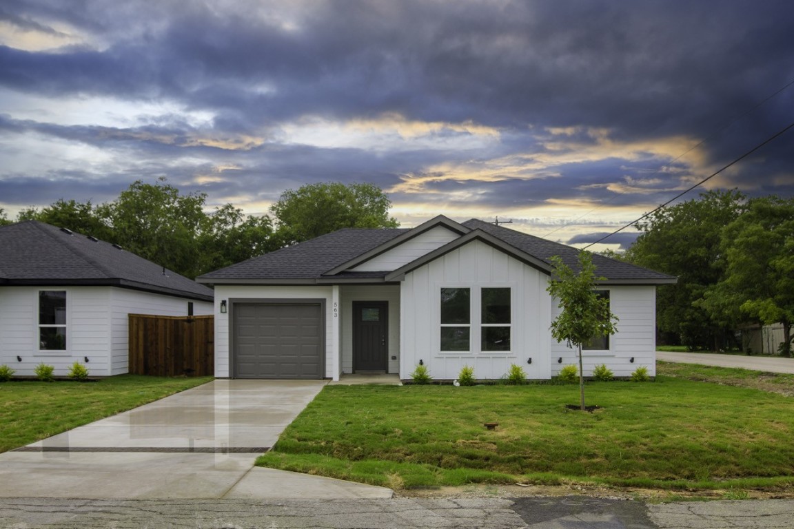 563 Elkhart Avenue Dallas TX 75217