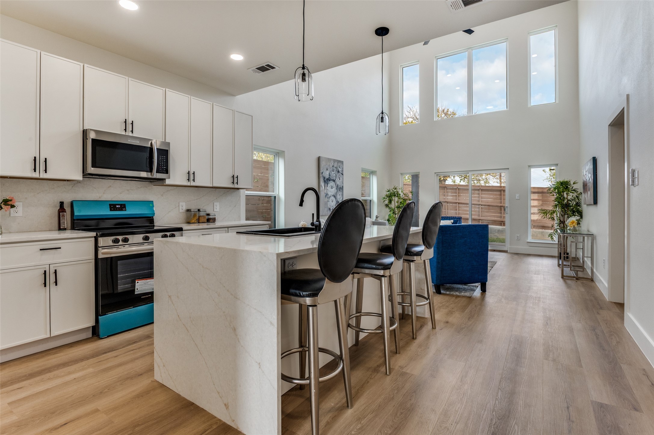 1409 Doyle Avenue Dallas TX 75203