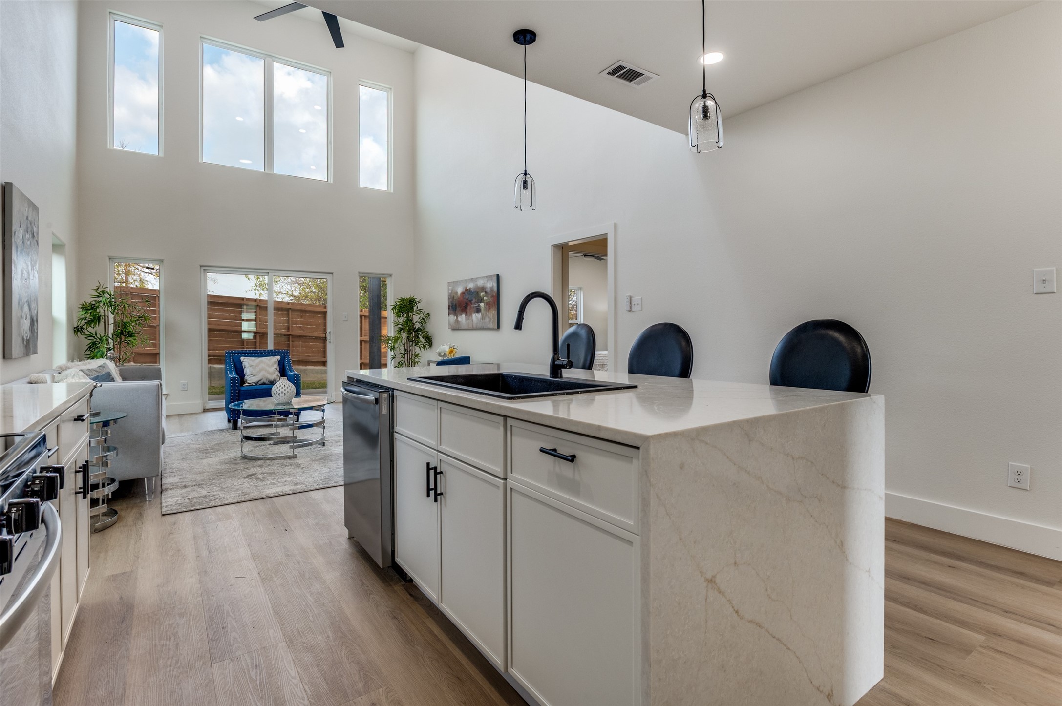 1409 Doyle Avenue Dallas TX 75203