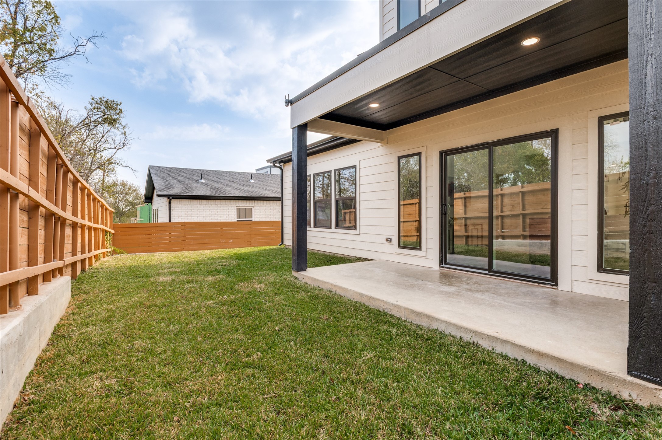 1409 Doyle Avenue Dallas TX 75203