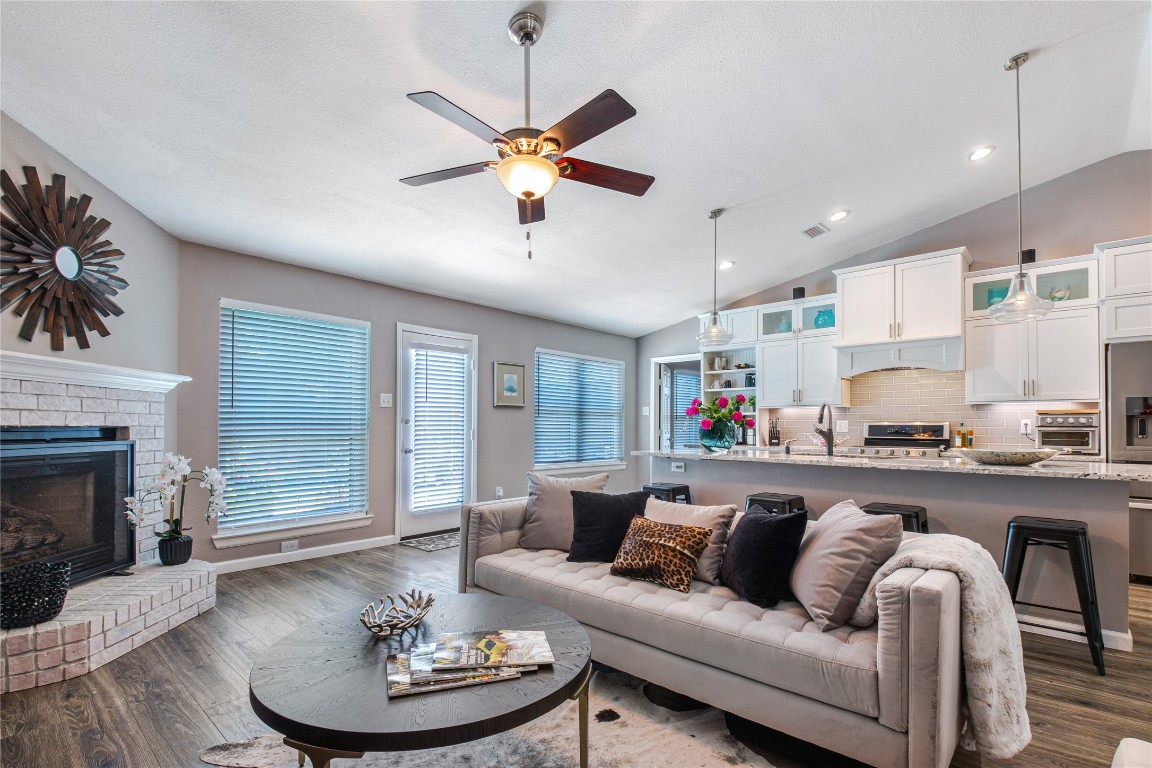 1215 Oxford Lane Grapevine TX 76051