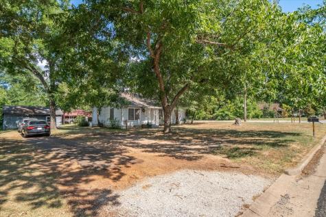 261 S Oak Street Van TX 75790