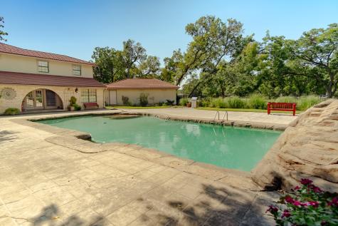 408 Rainey Street Bonham TX 75418