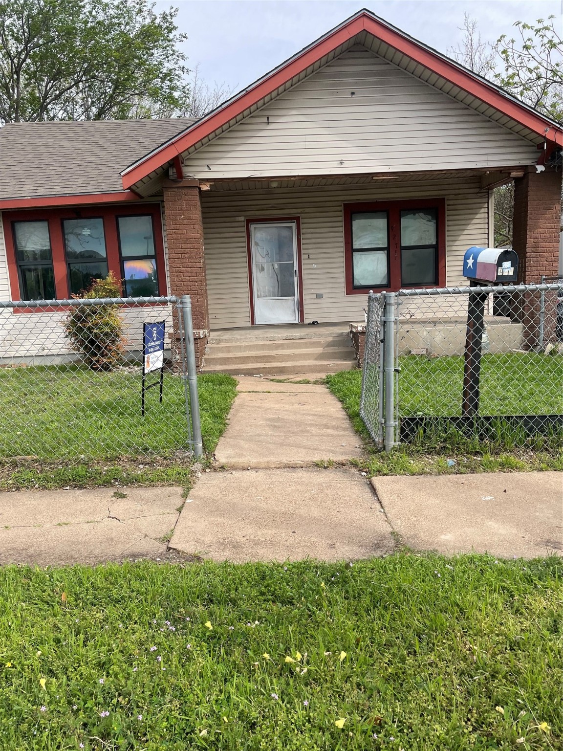 927 W 12th Street Dallas TX 75208