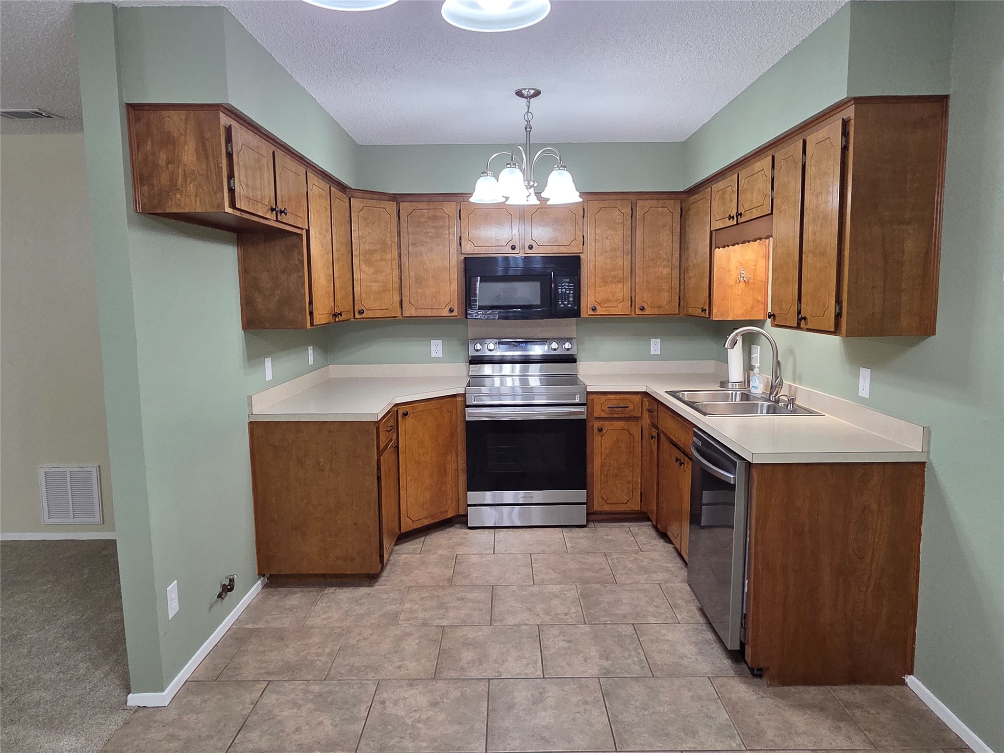 1104 W 13th Bonham TX 75418
