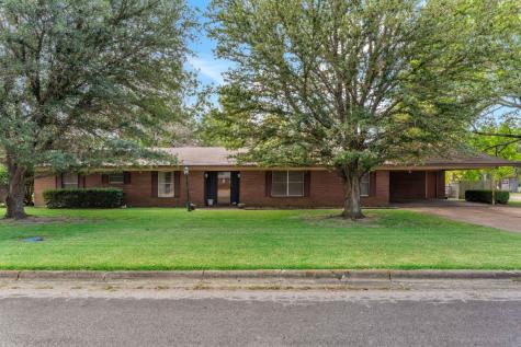 806 W 4th Street Clarksville TX 75426