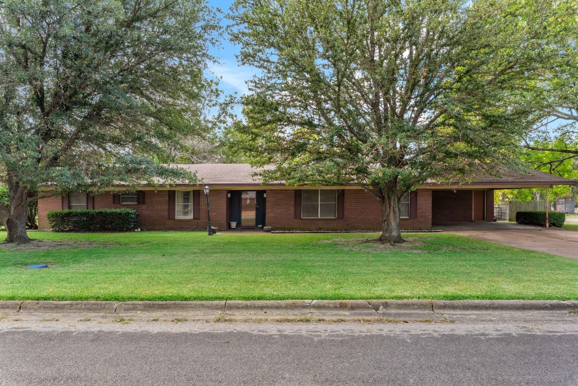 806 W 4th Street Clarksville TX 75426