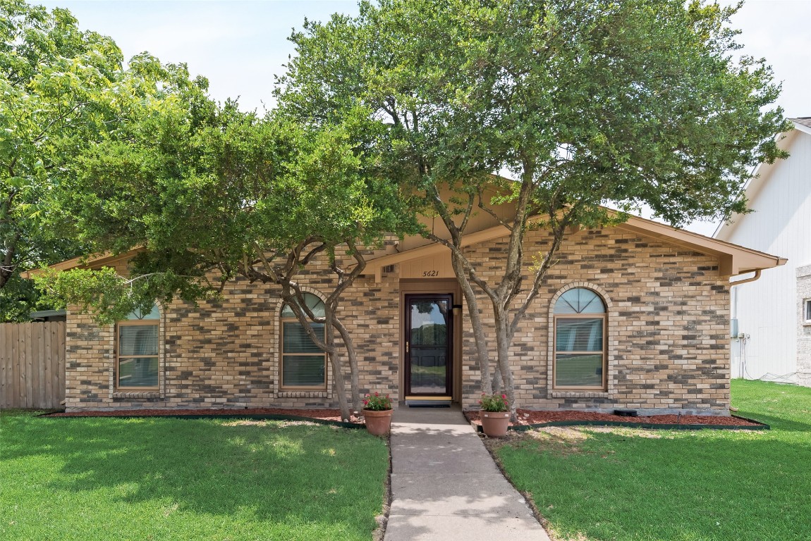 5621 Kerry Lane Garland TX 75043