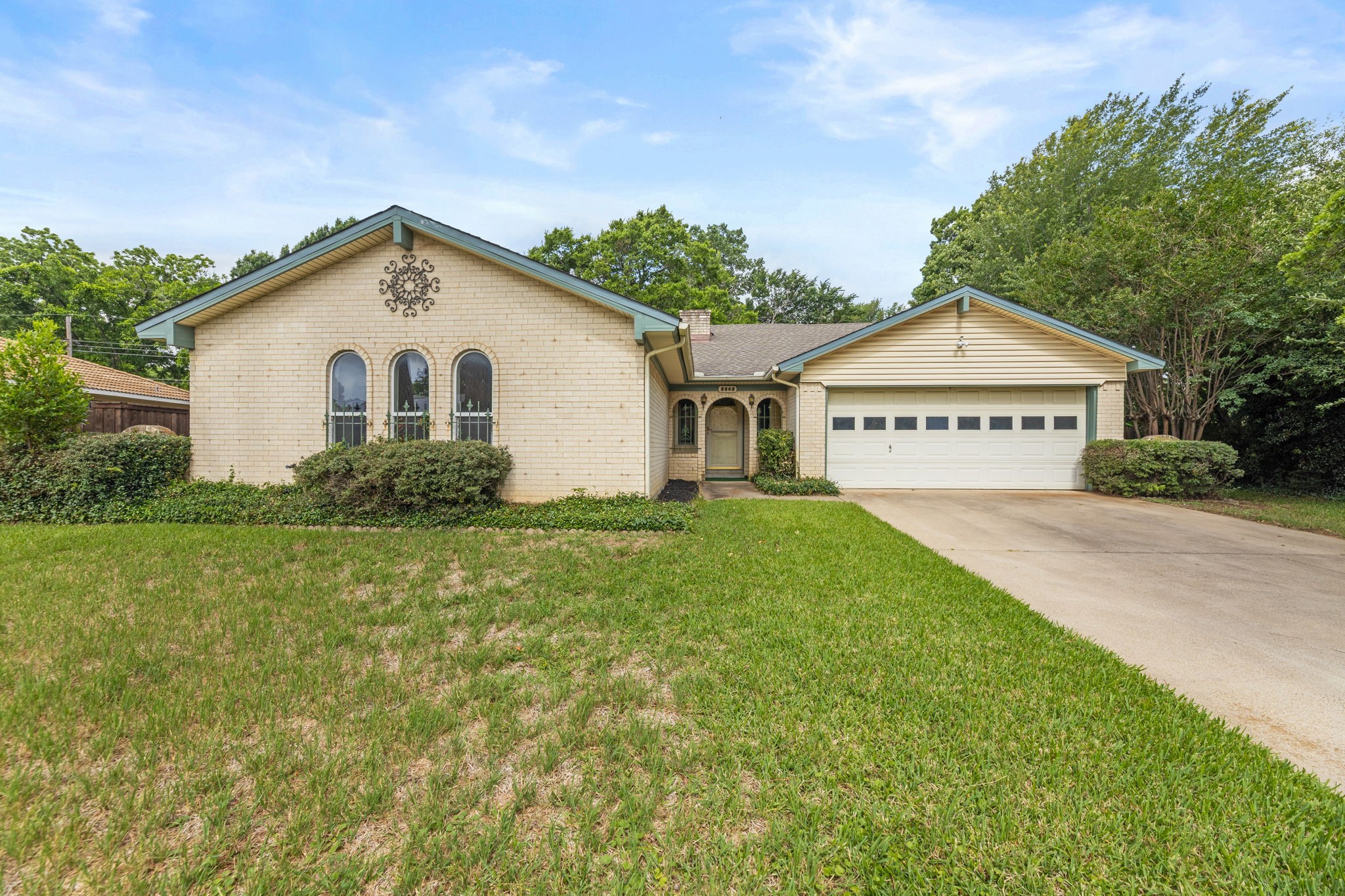 2502 Ashbury Drive Arlington TX 76015
