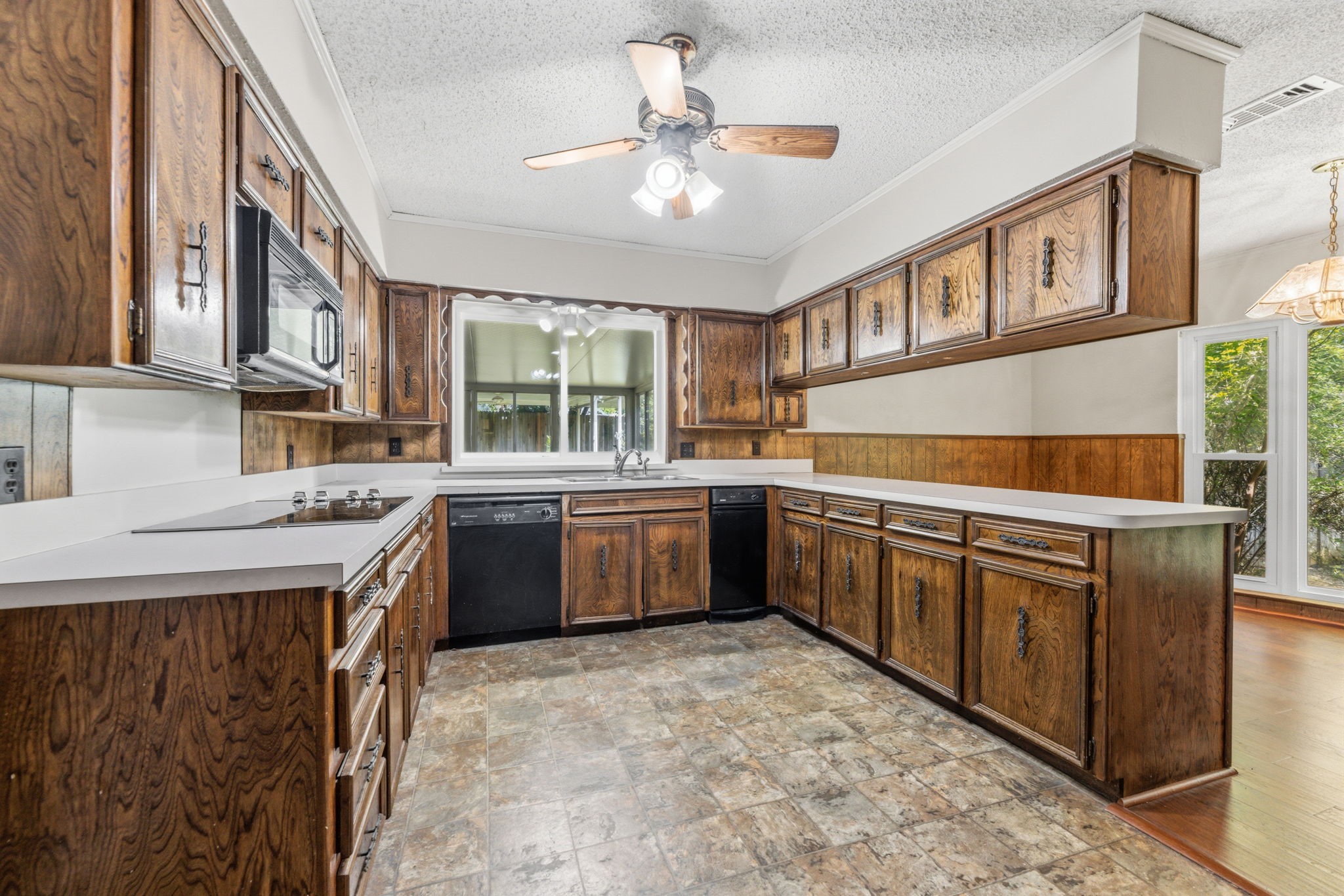 2502 Ashbury Drive Arlington TX 76015