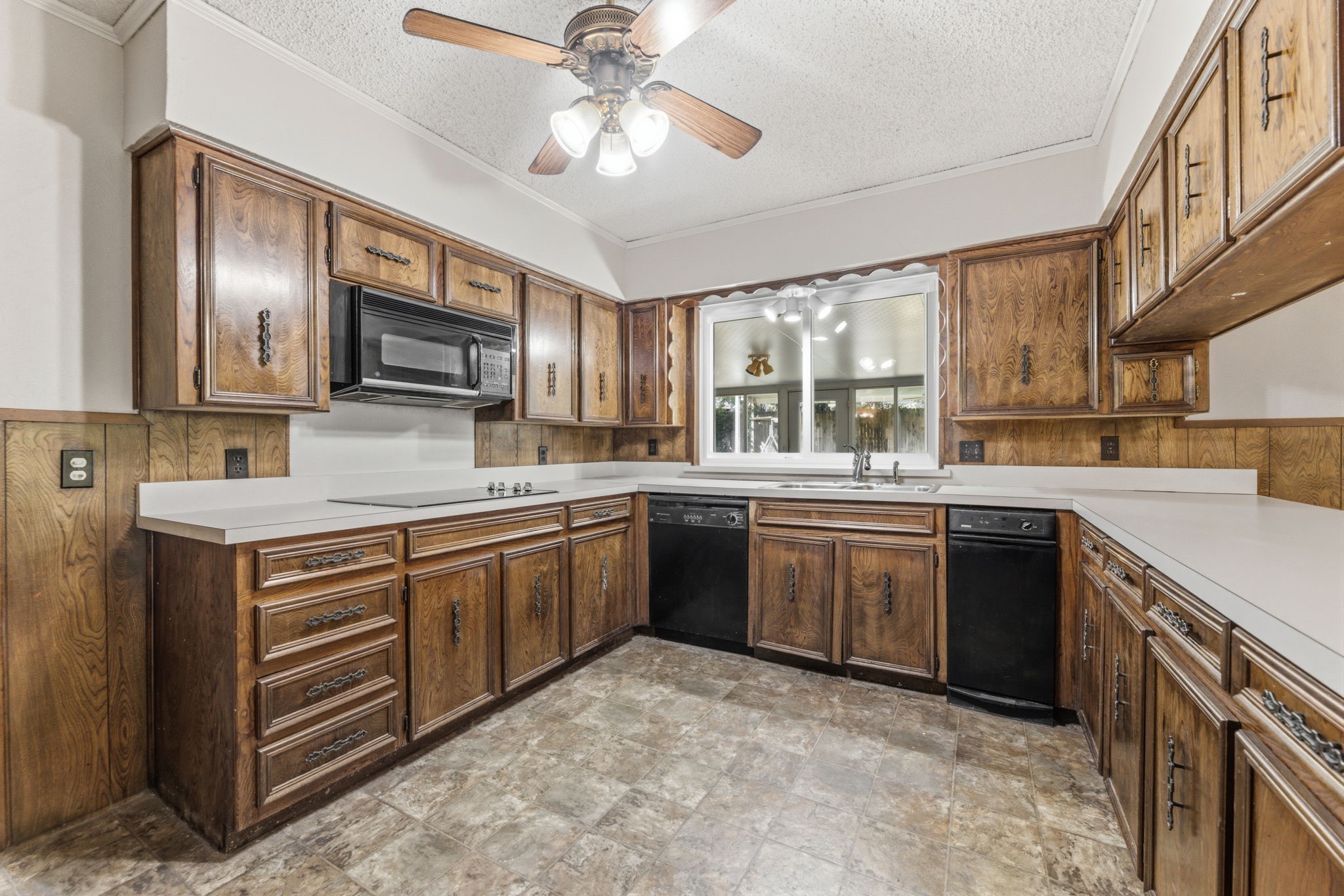 2502 Ashbury Drive Arlington TX 76015