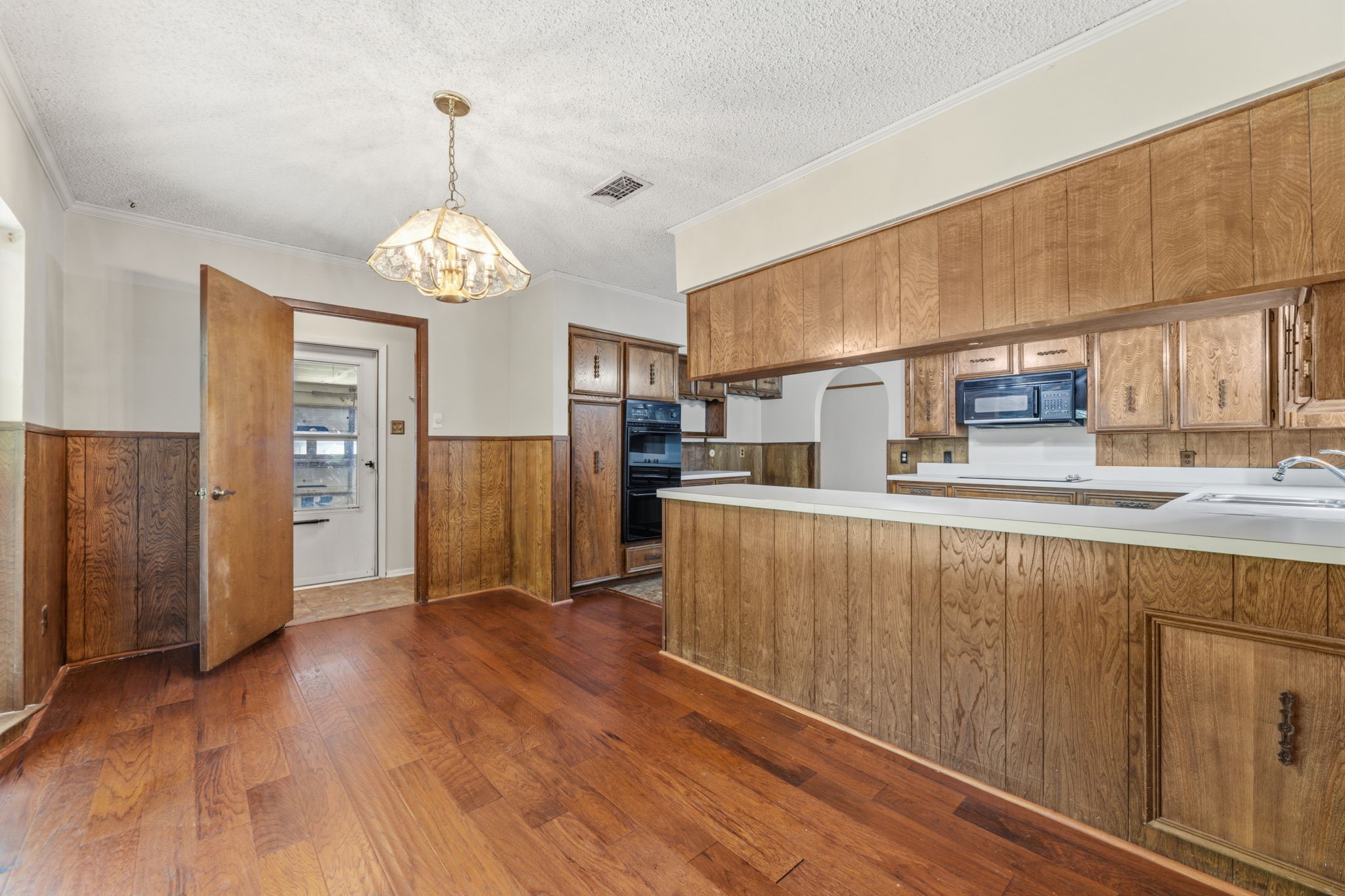 2502 Ashbury Drive Arlington TX 76015