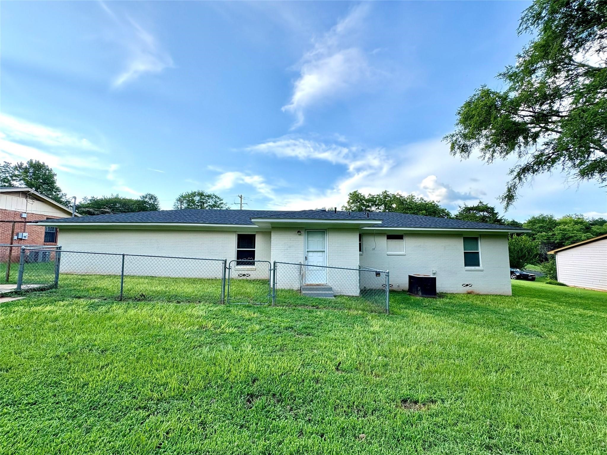 105 Calloway Hughes Springs TX 75656