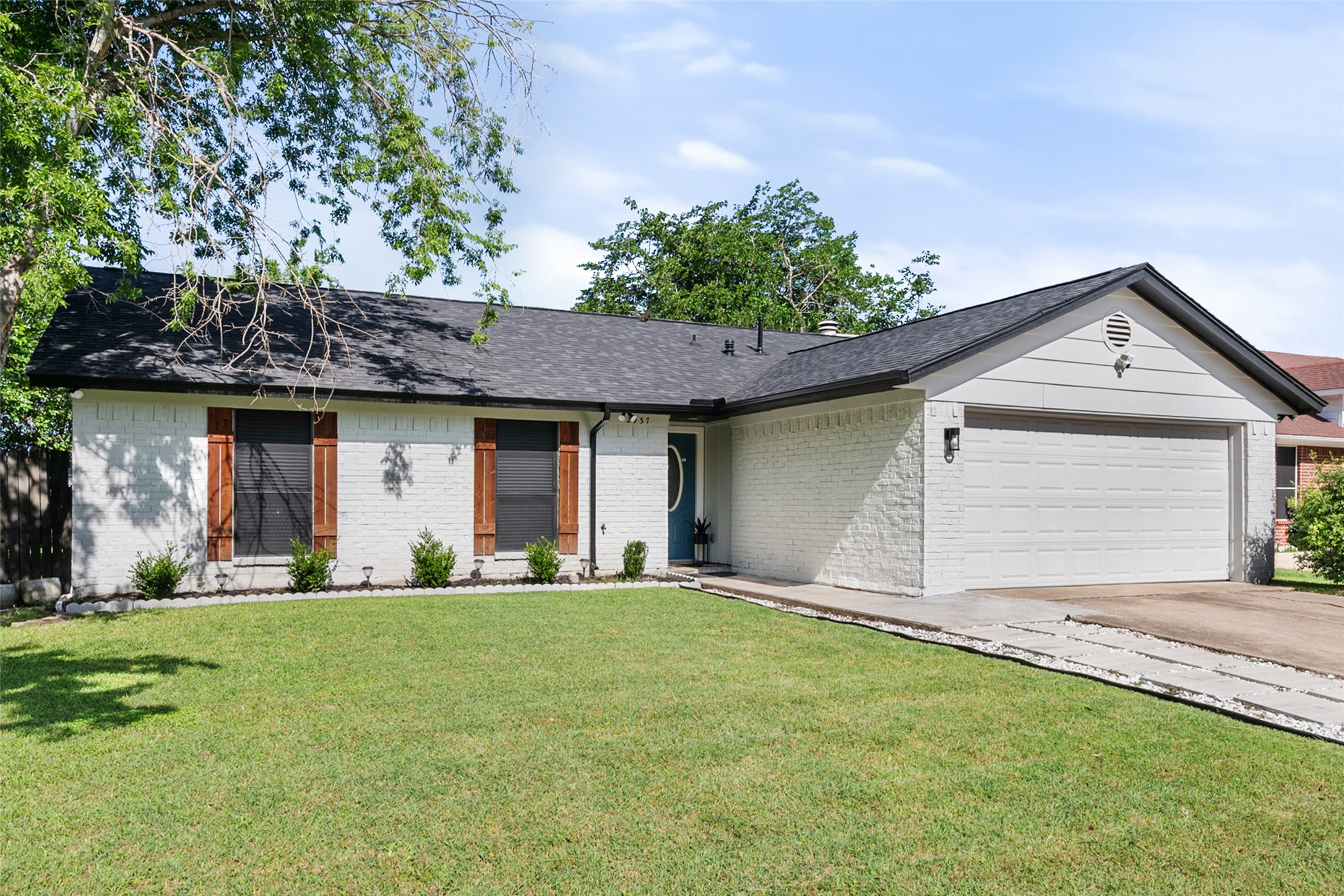 2937 Lake Park Drive Grand Prairie TX 75052