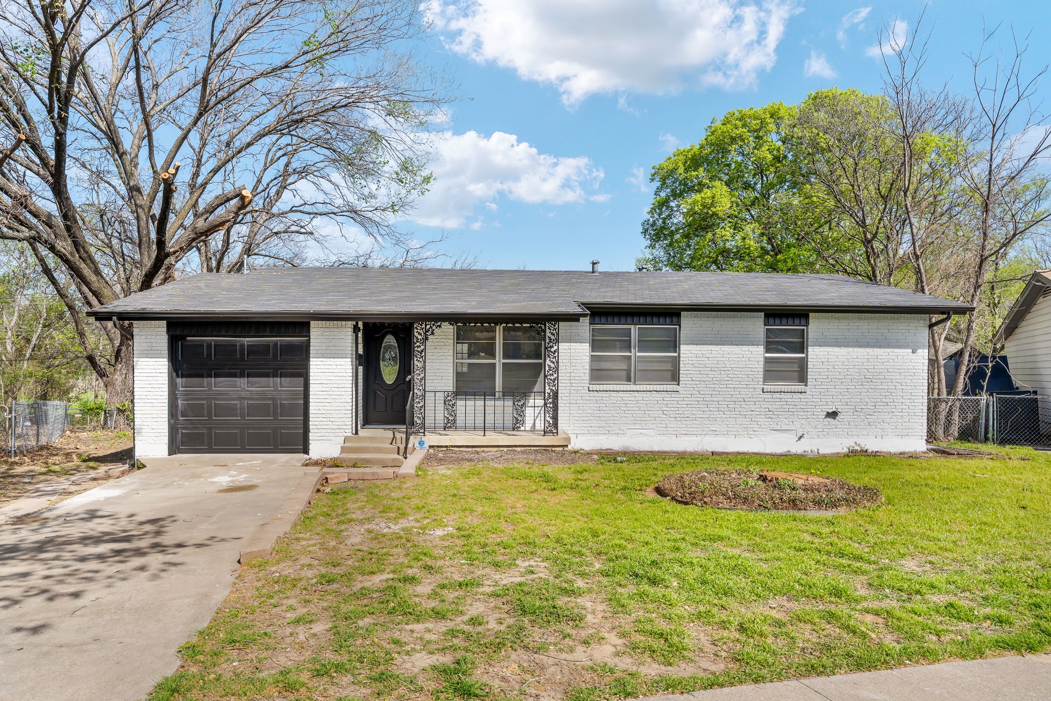 702 Hillside Drive Grand Prairie TX 75051