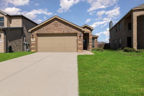8709 Tenderfoot Lane Aubrey TX 76227