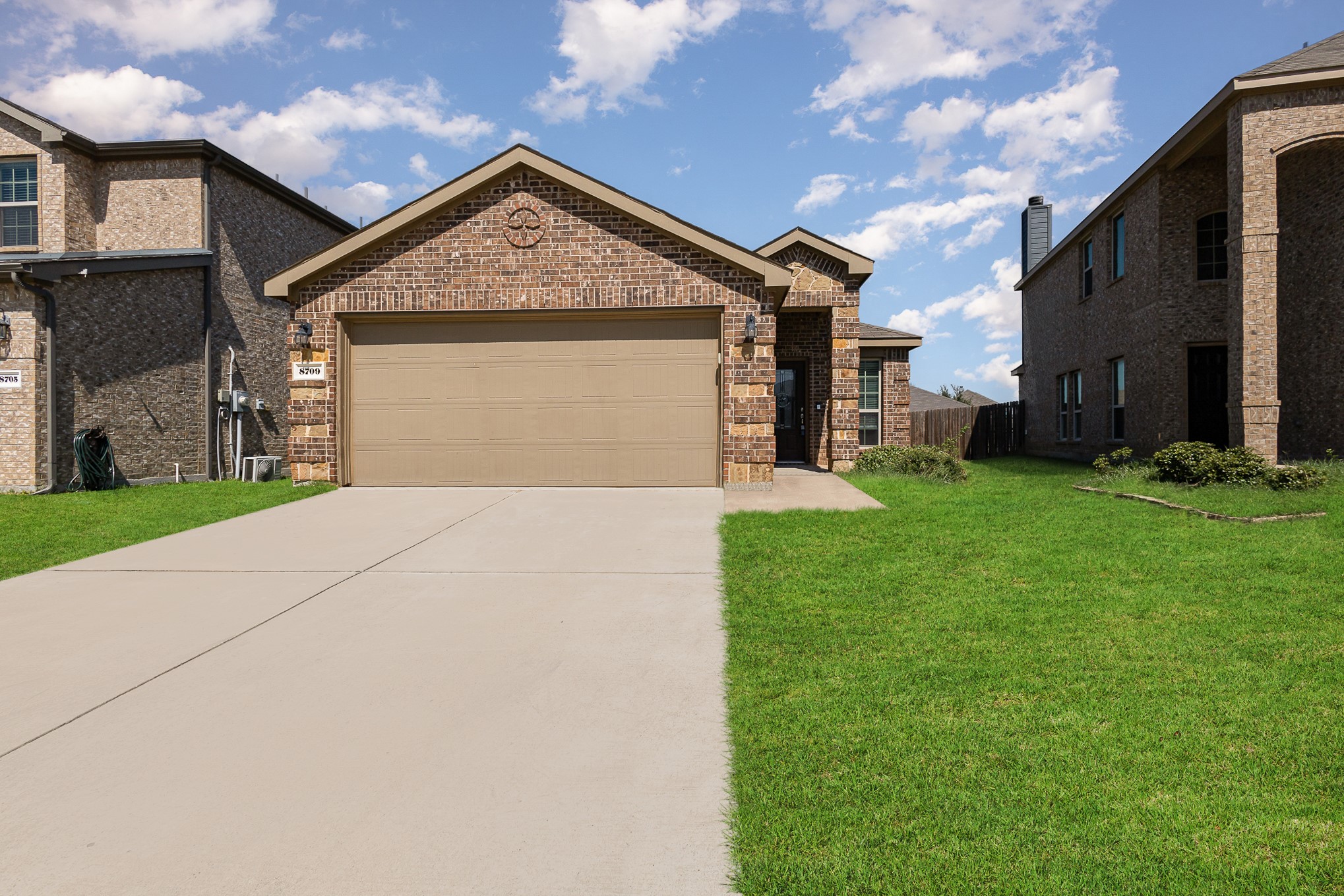 8709 Tenderfoot Lane Aubrey TX 76227