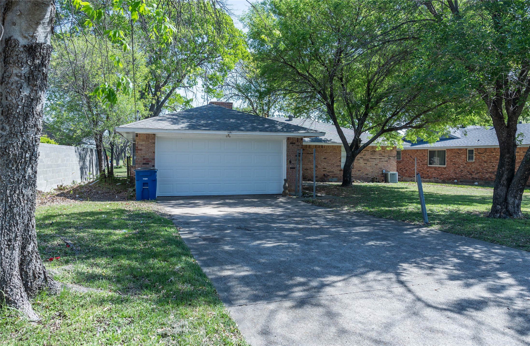 1860 Meadow Valley Lane Dallas TX 75232