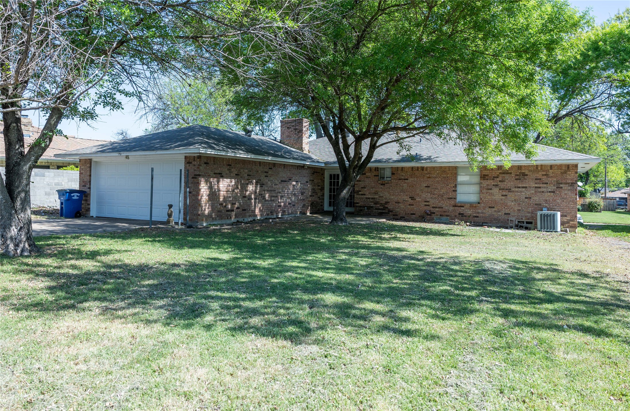 1860 Meadow Valley Lane Dallas TX 75232