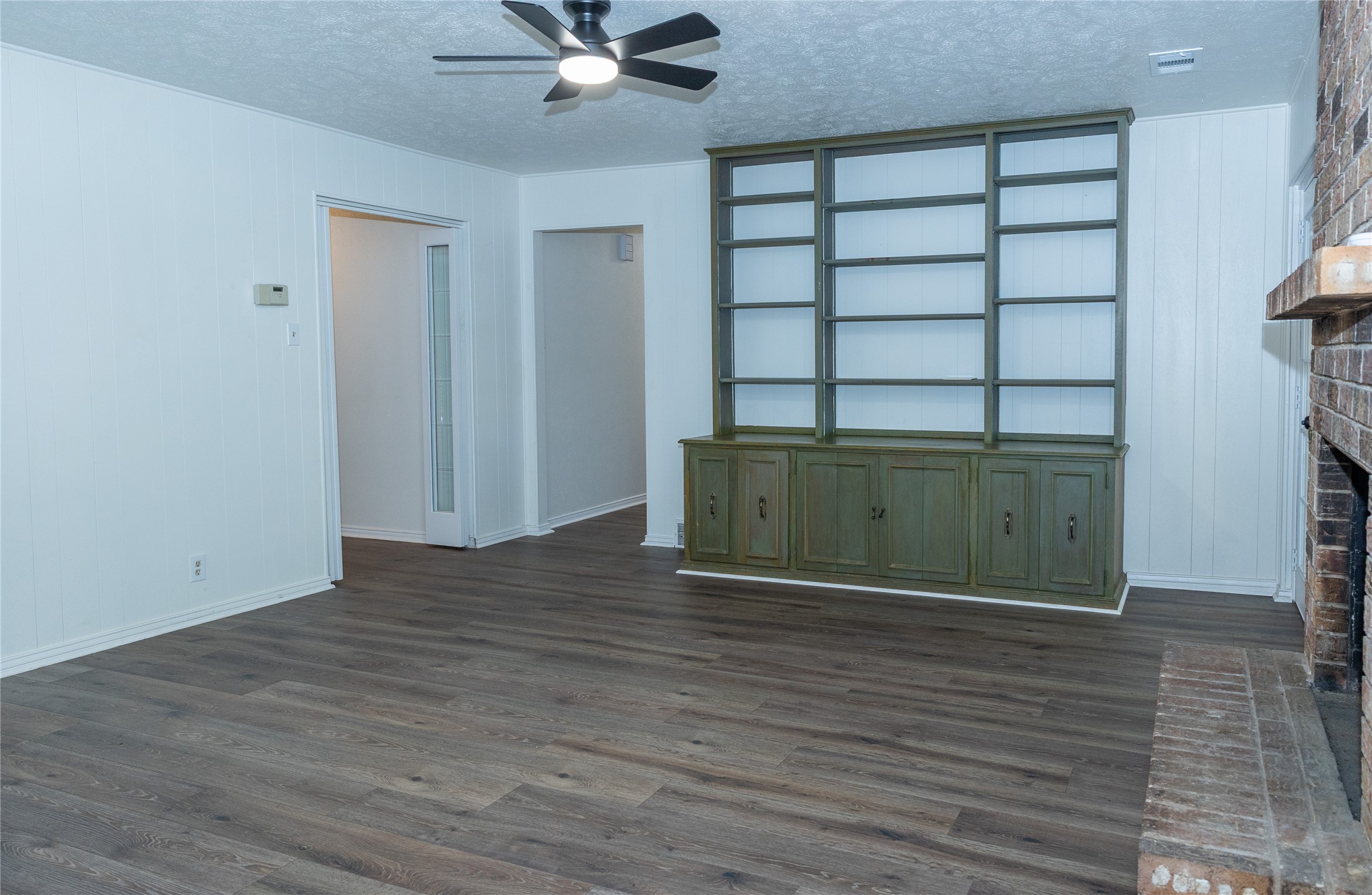 1860 Meadow Valley Lane Dallas TX 75232