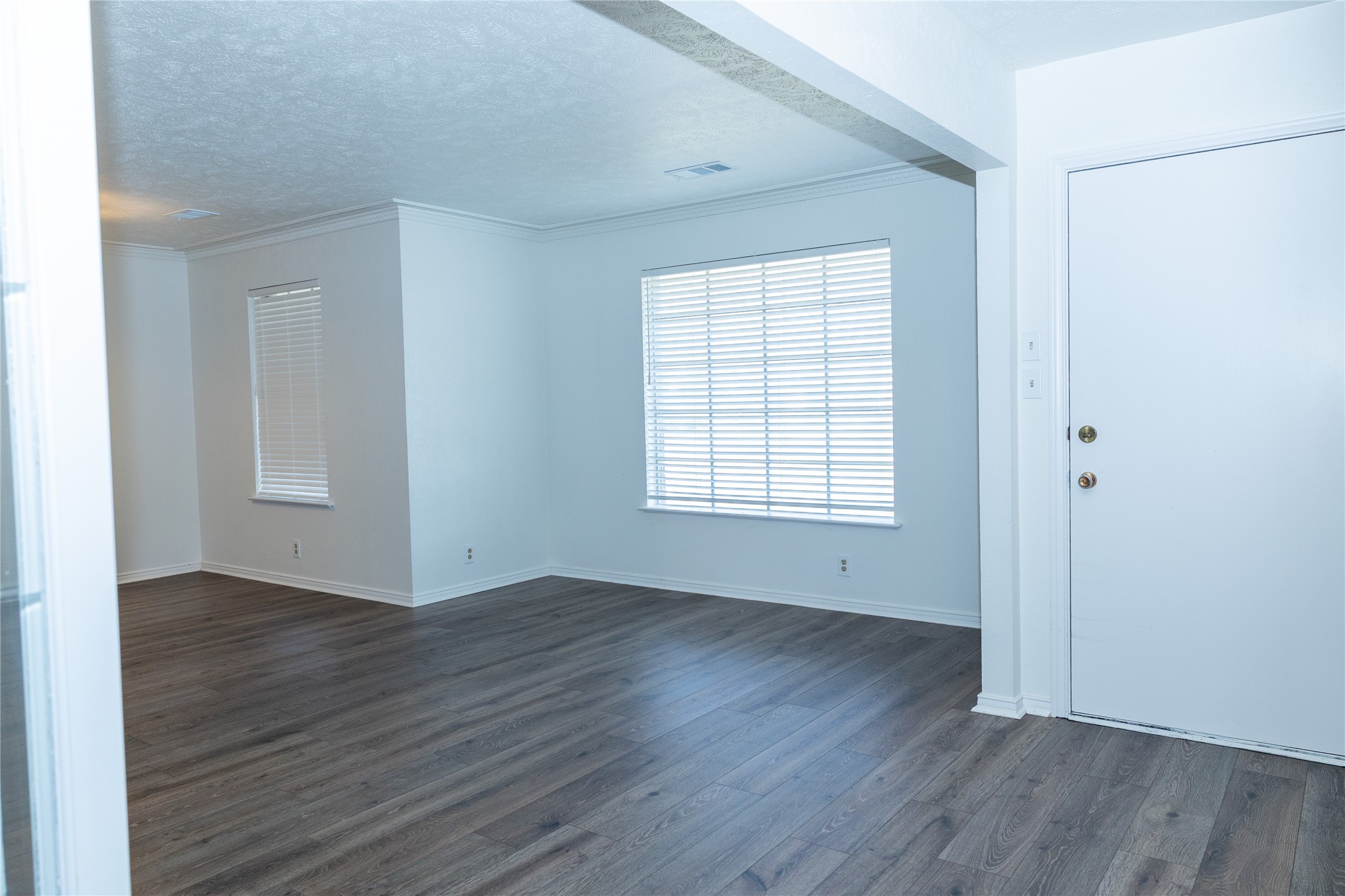 1860 Meadow Valley Lane Dallas TX 75232