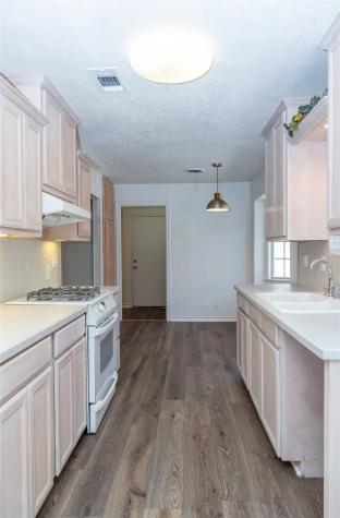 1860 Meadow Valley Lane Dallas TX 75232