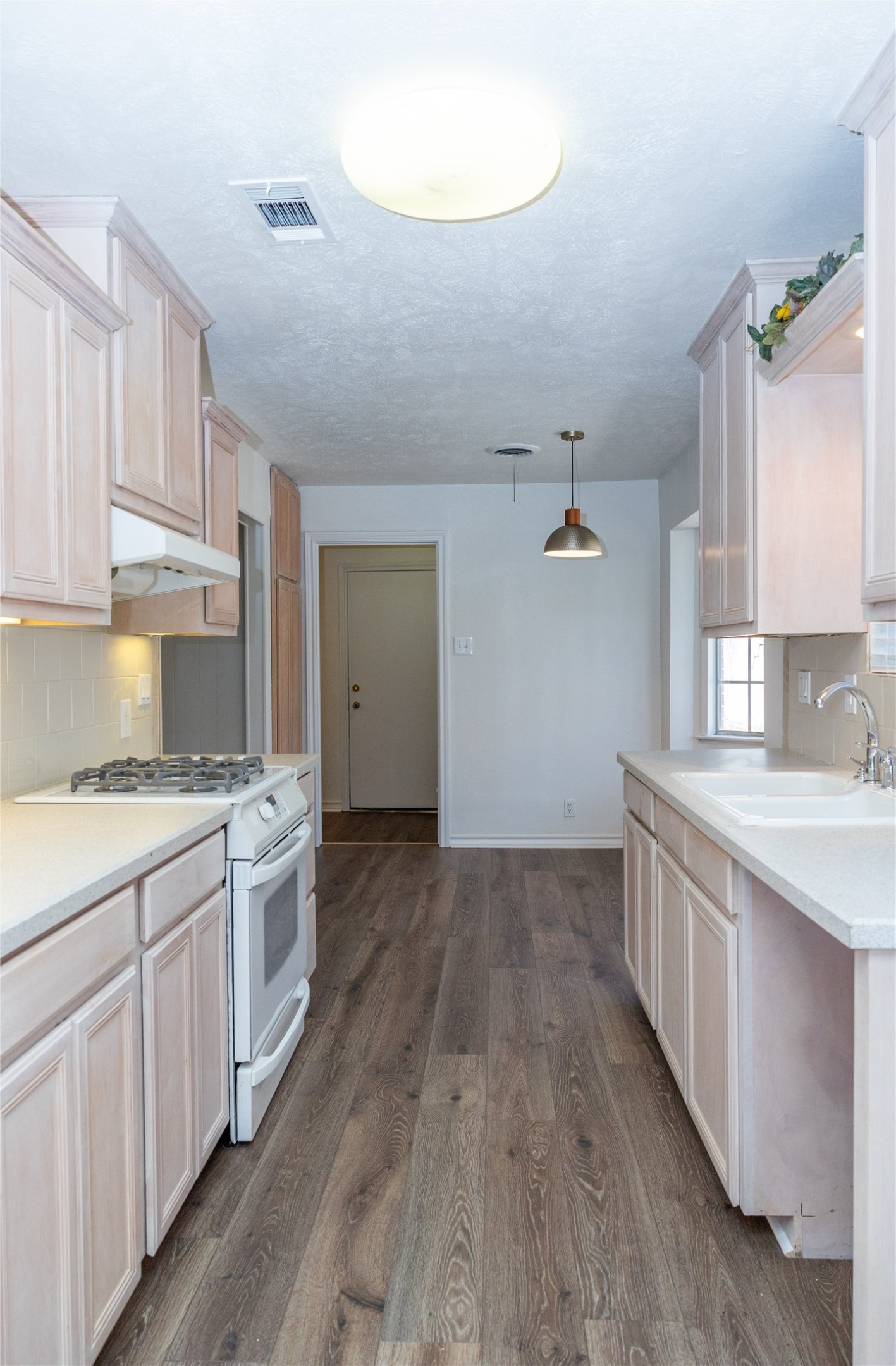 1860 Meadow Valley Lane Dallas TX 75232