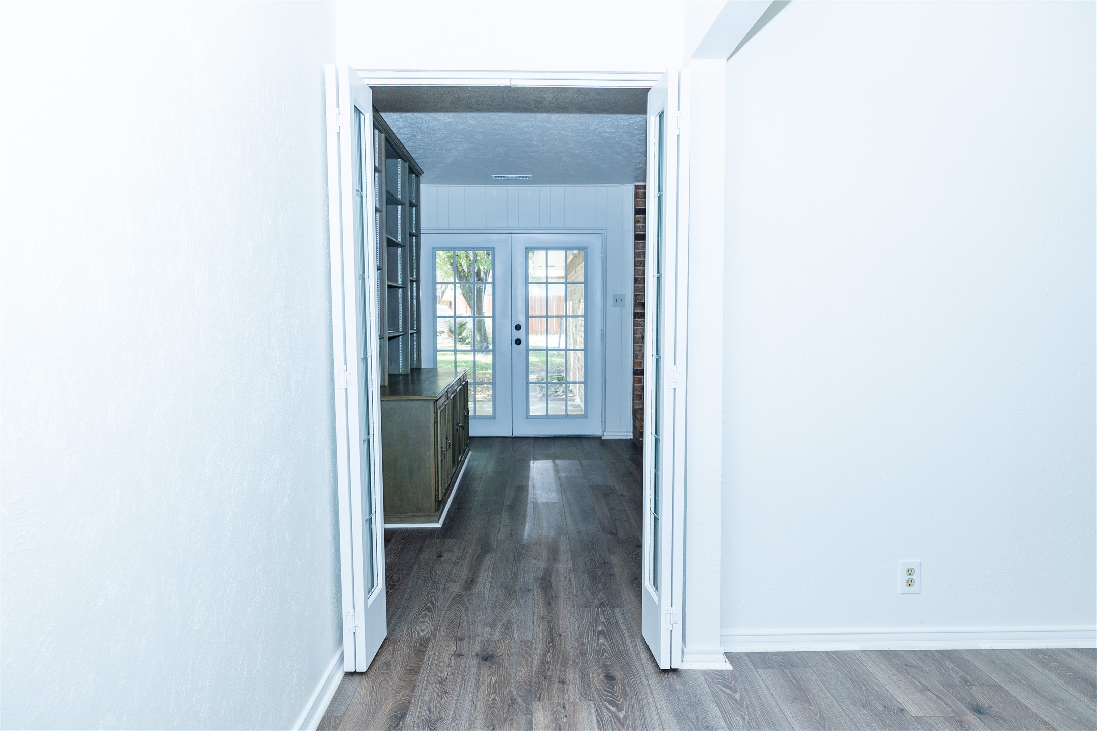 1860 Meadow Valley Lane Dallas TX 75232