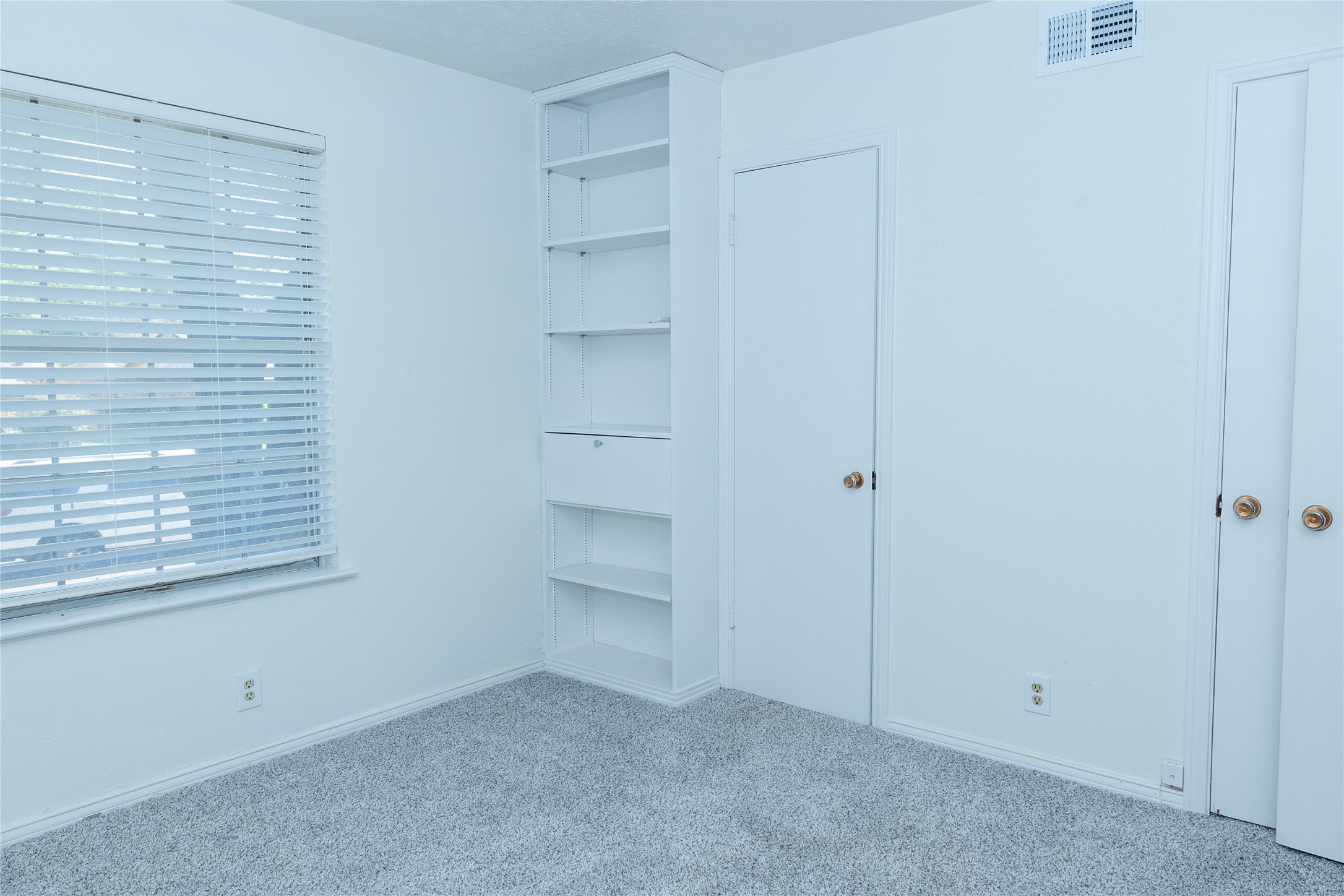 1860 Meadow Valley Lane Dallas TX 75232