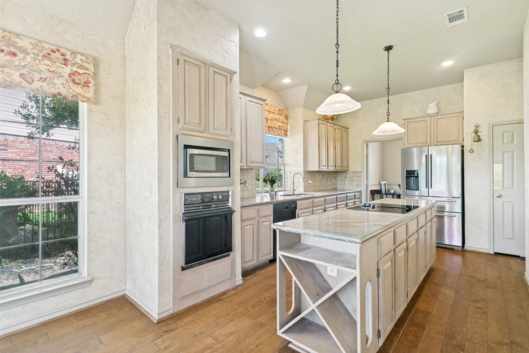 625 Palm Desert Drive Garland TX 75044