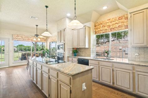 625 Palm Desert Drive Garland TX 75044