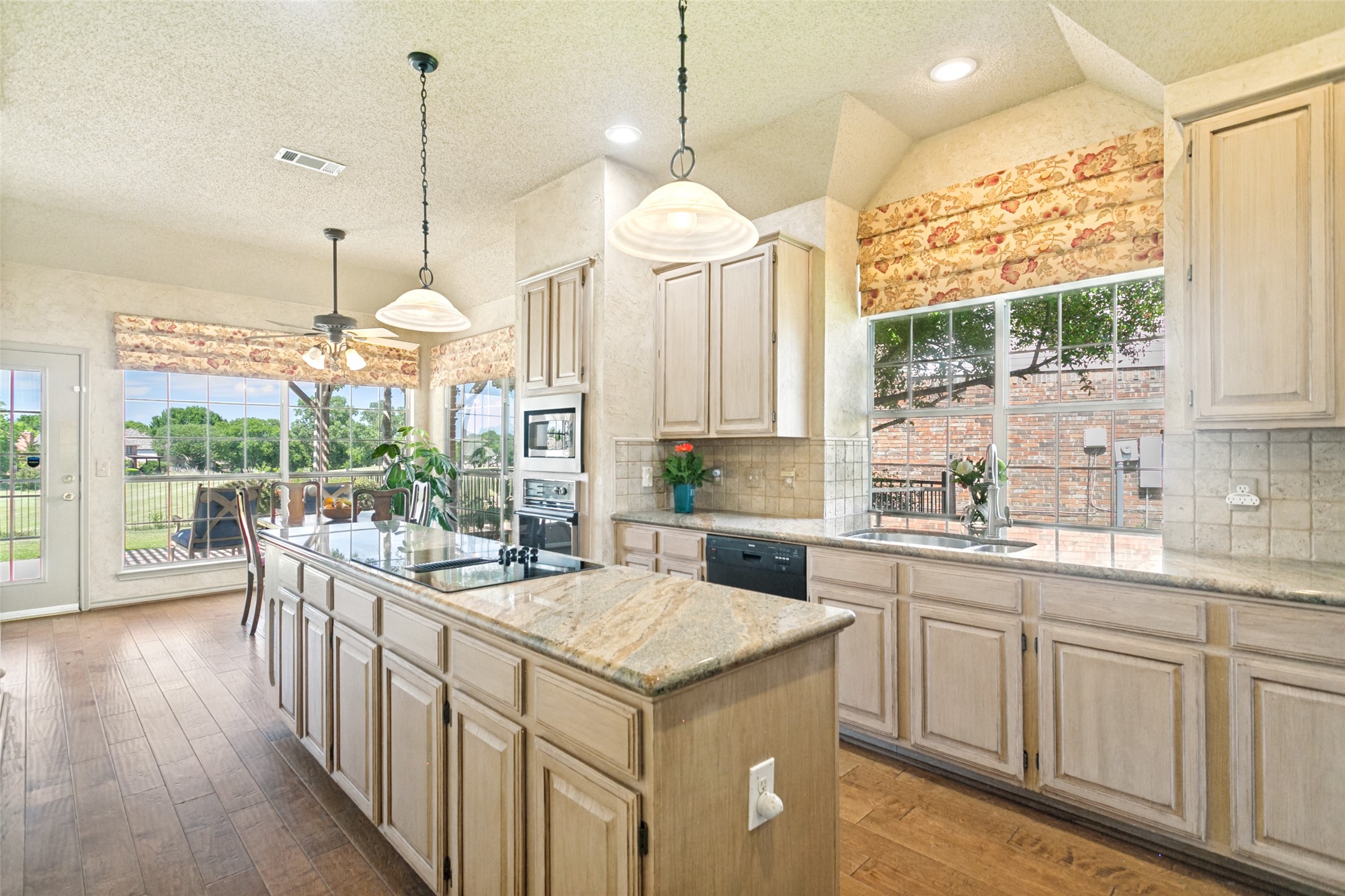 625 Palm Desert Drive Garland TX 75044