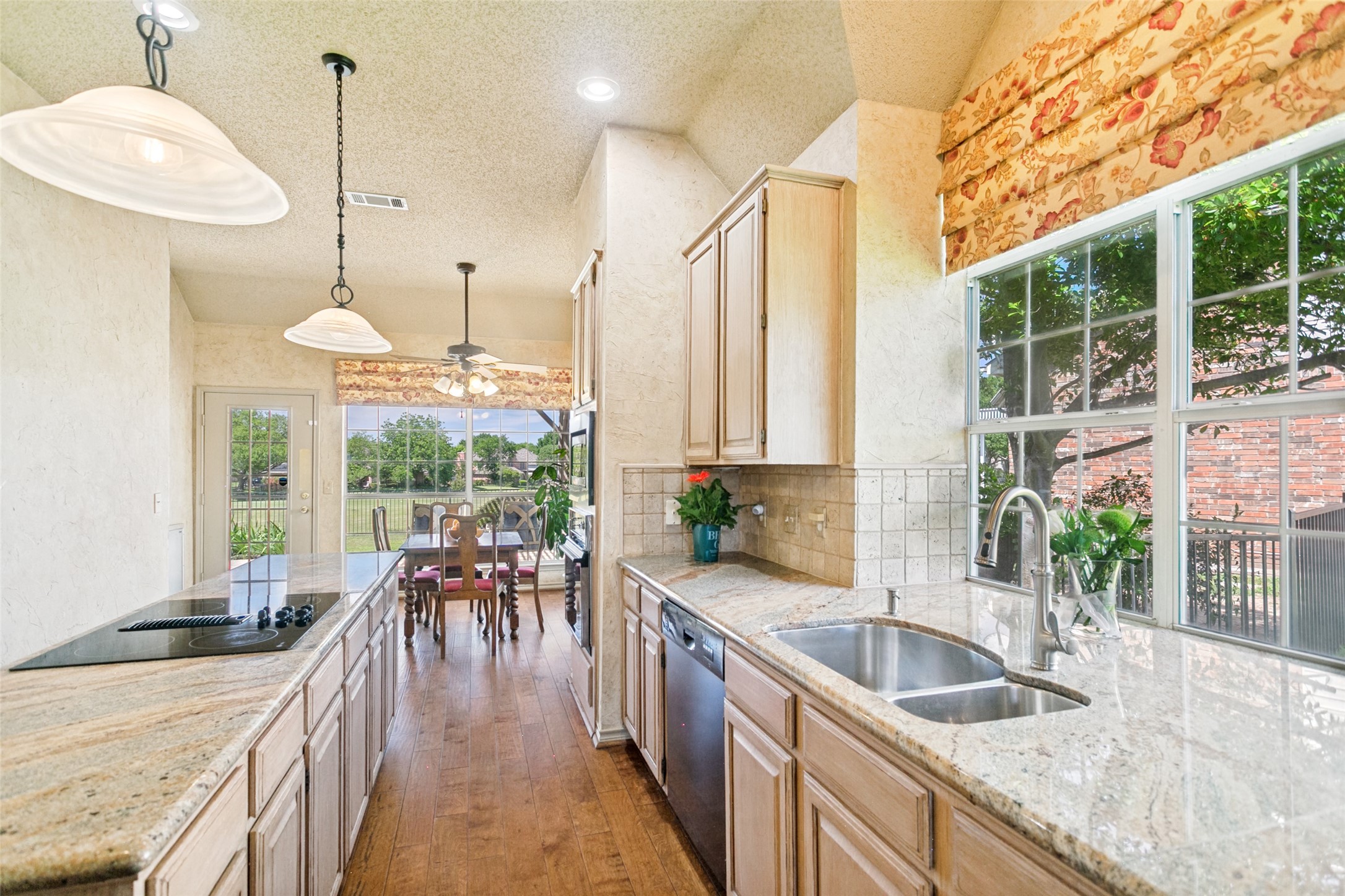 625 Palm Desert Drive Garland TX 75044