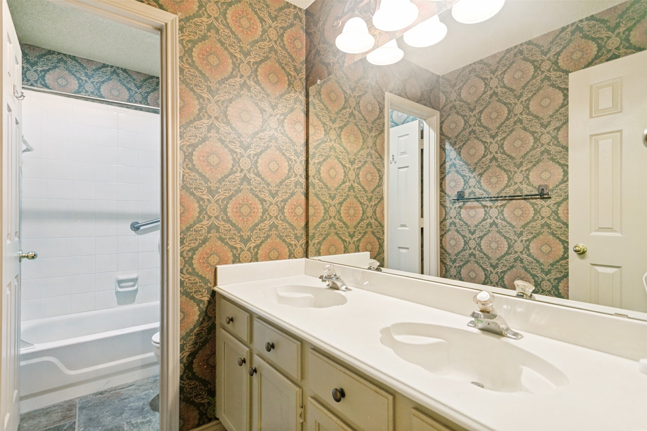 625 Palm Desert Drive Garland TX 75044