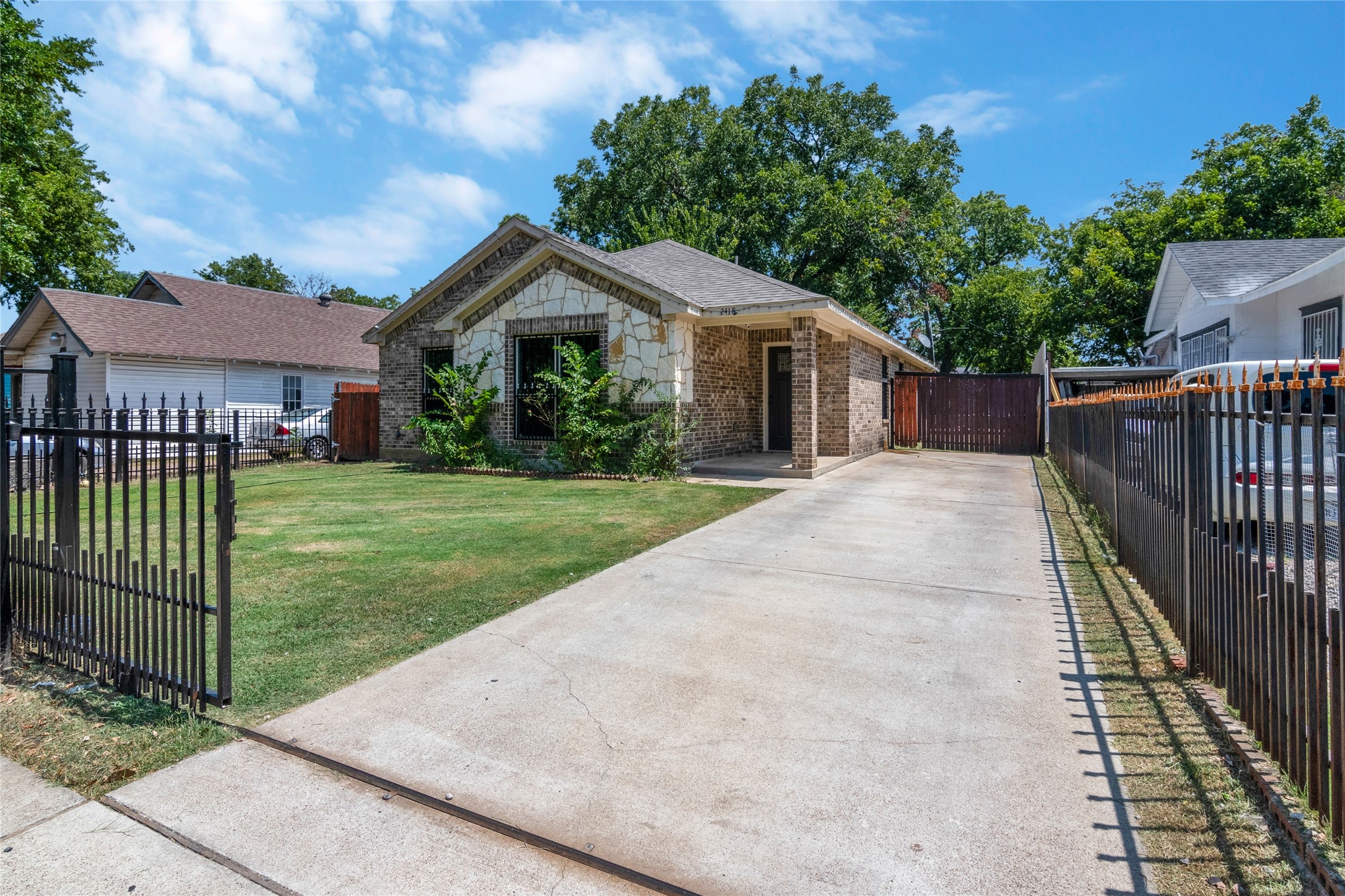 2418 Maryland Avenue Dallas TX 75216