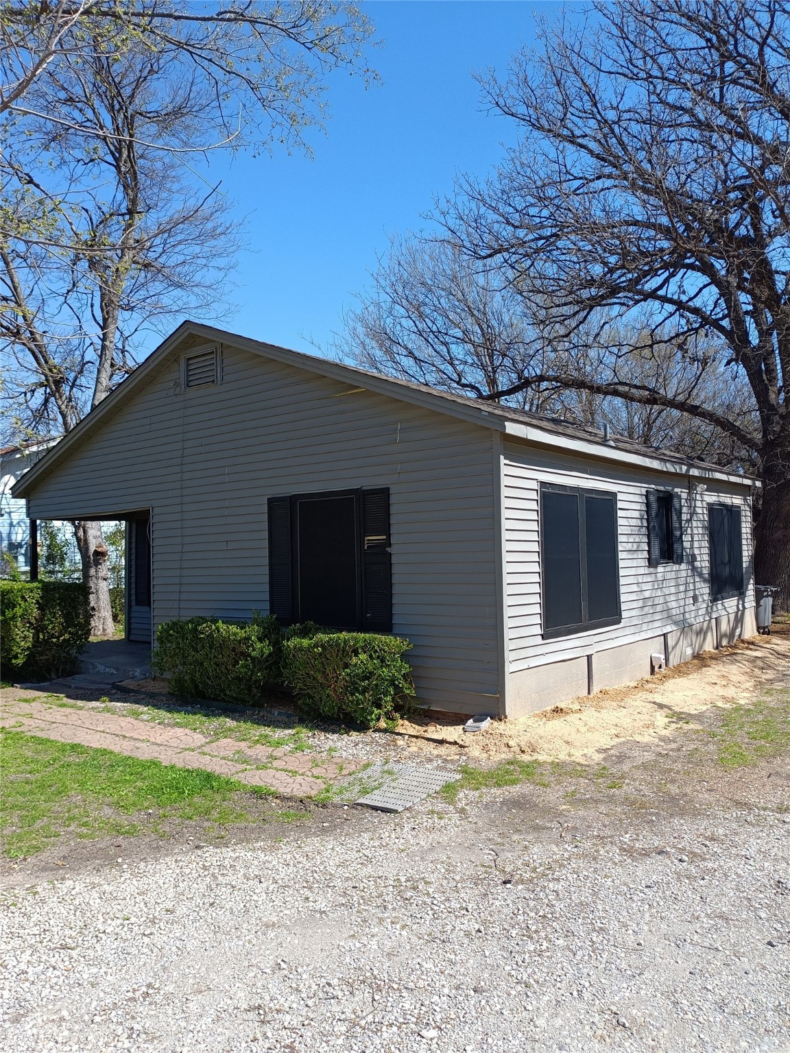 208 N Lenard Street Red Oak TX 75154