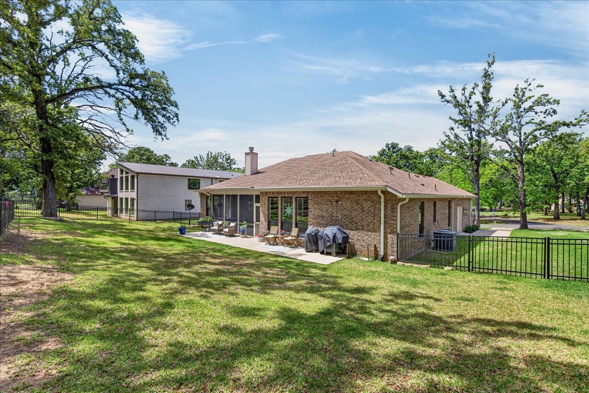 233 Hide A Way Drive Mabank TX 75156