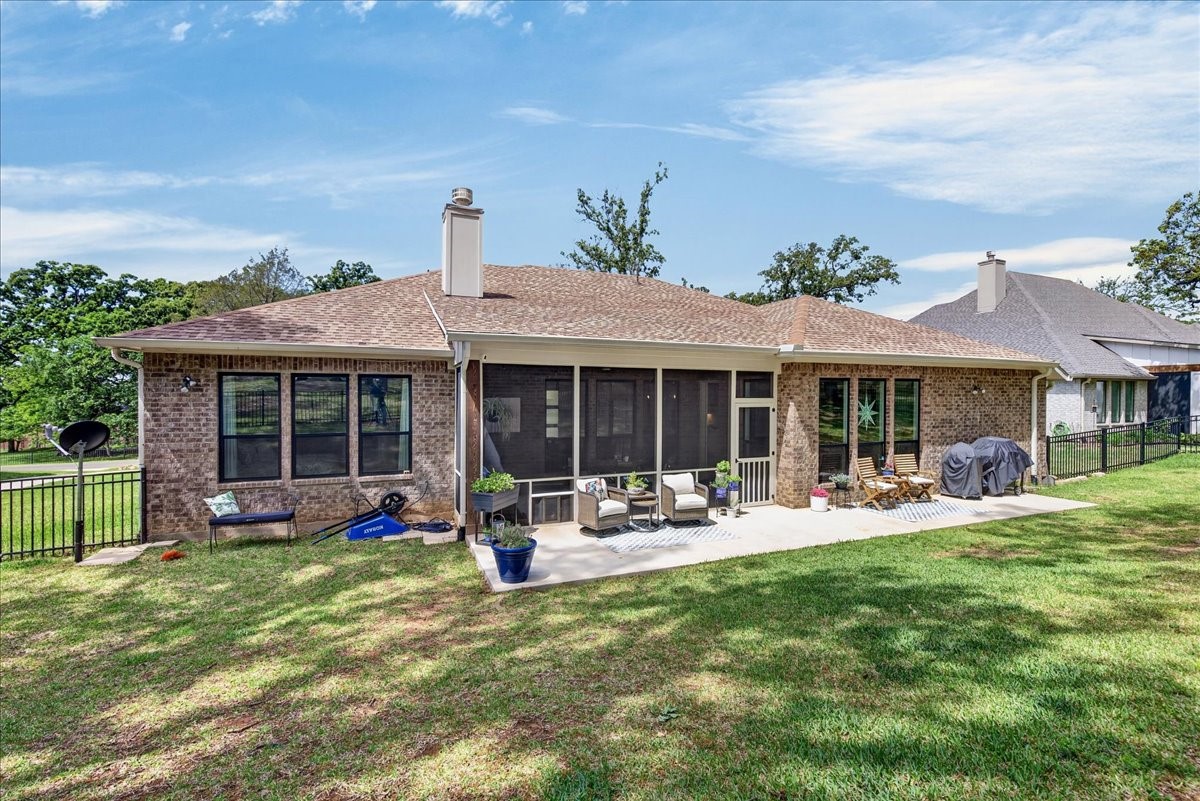 233 Hide A Way Drive Mabank TX 75156